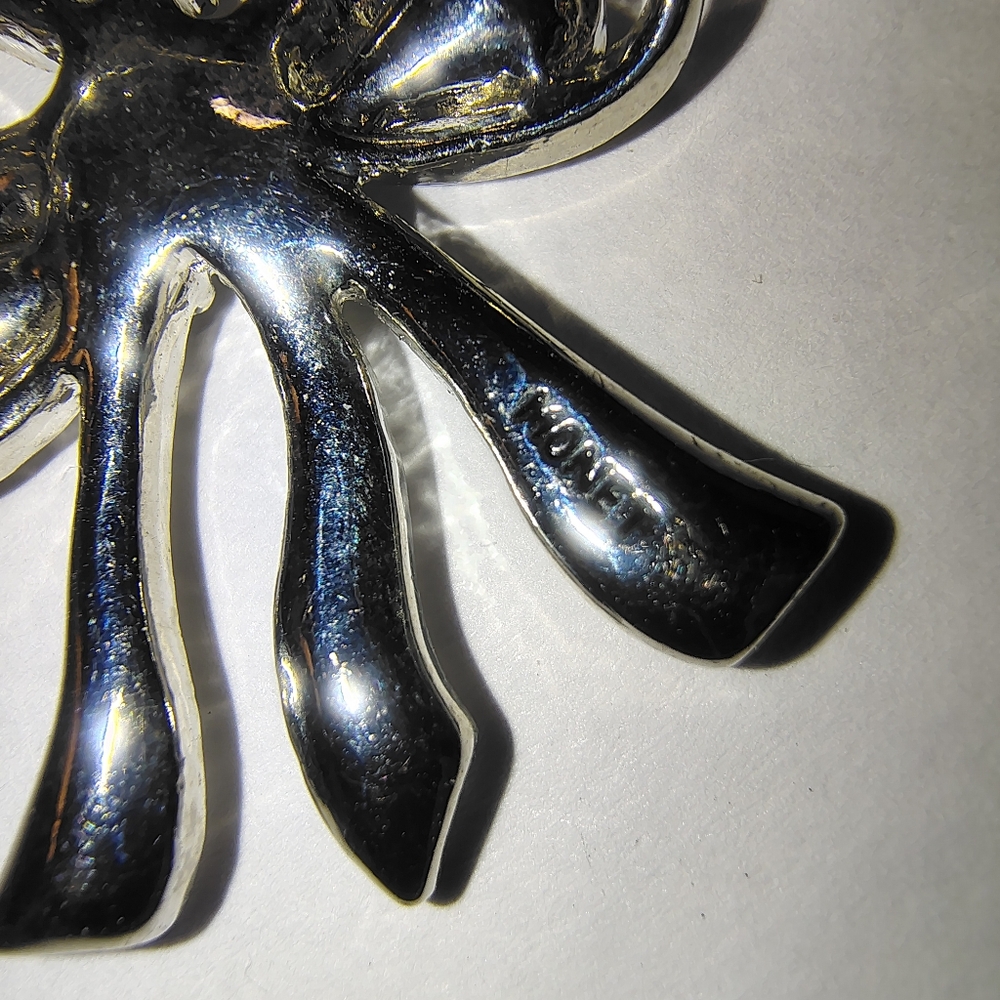 Signed Monet Crystal Bow BroochSilver Tone Vintage DesignerDescriptio - Picture 3 of 5